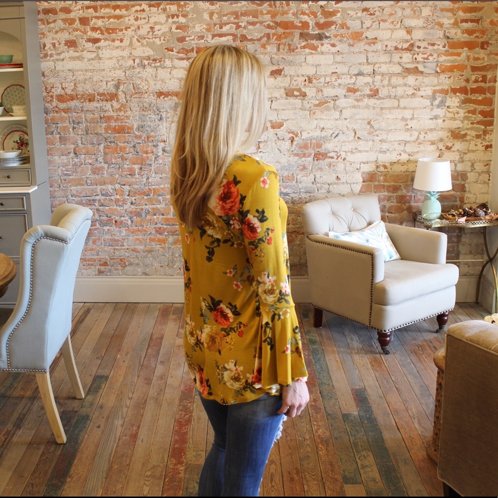 ✨LAST✨Mustard floral bell sleeve choker neck tunic - Picture 6 of 6